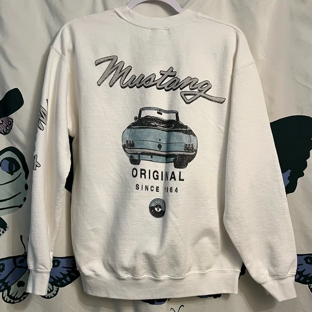 ❗️clearance-price firm❗️ Mustang crew sweater - Picture 2 of 3